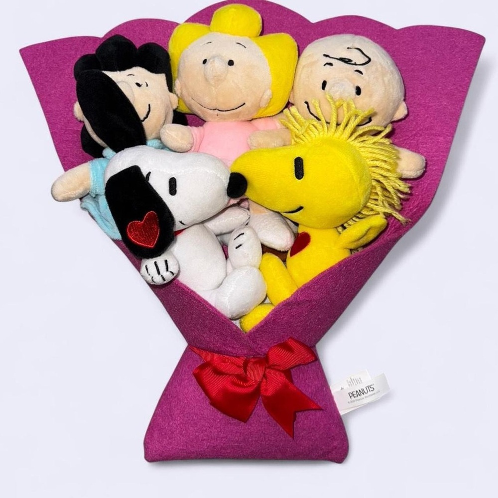 Peanuts Snoopy & Friends Valentine Plush Bouquet Pillow Pink Heart 16”